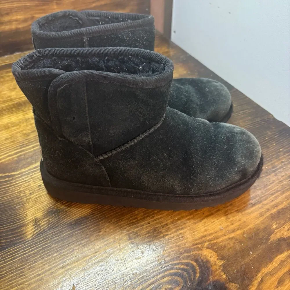 Ugg Black Boots Size‎ 2